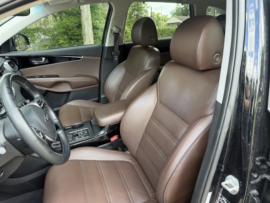 2019 Kia Sorento - $18,999