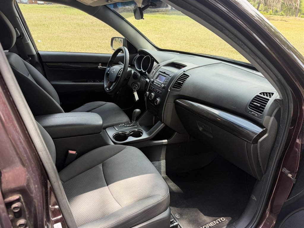 2012 Kia Sorento - $9,999