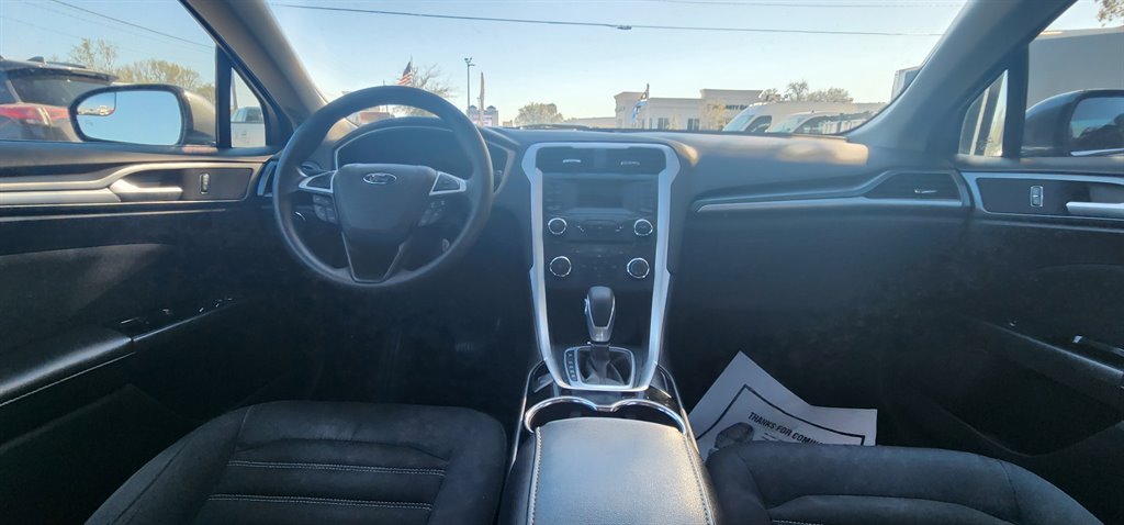 2015 Ford Fusion SE photo