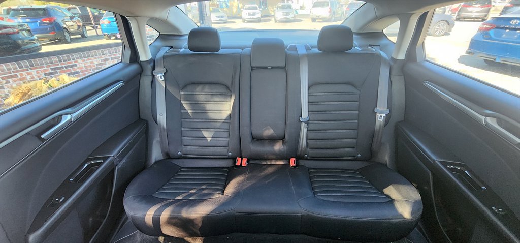 2015 Ford Fusion SE photo