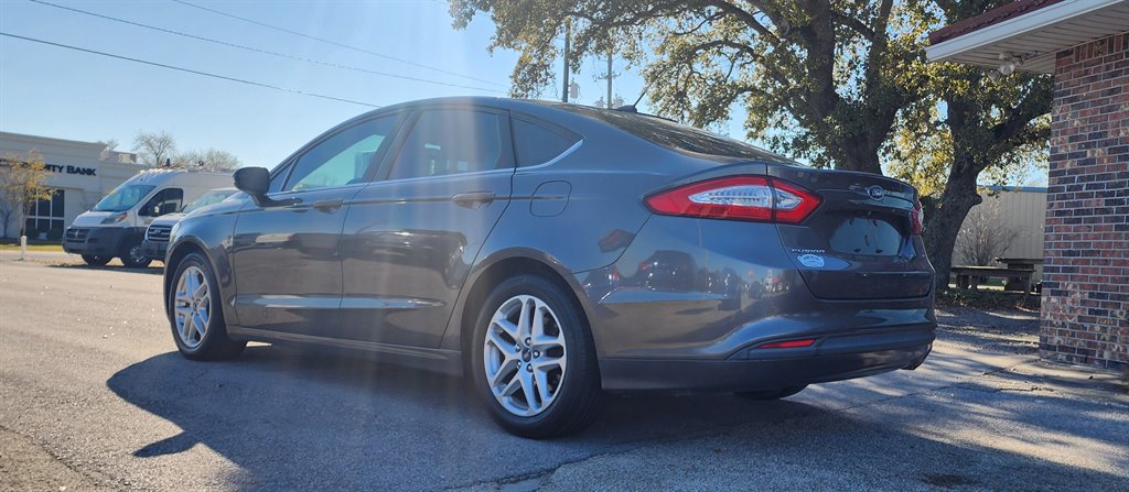 2015 Ford Fusion SE photo