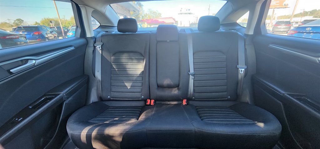 2015 Ford Fusion SE photo