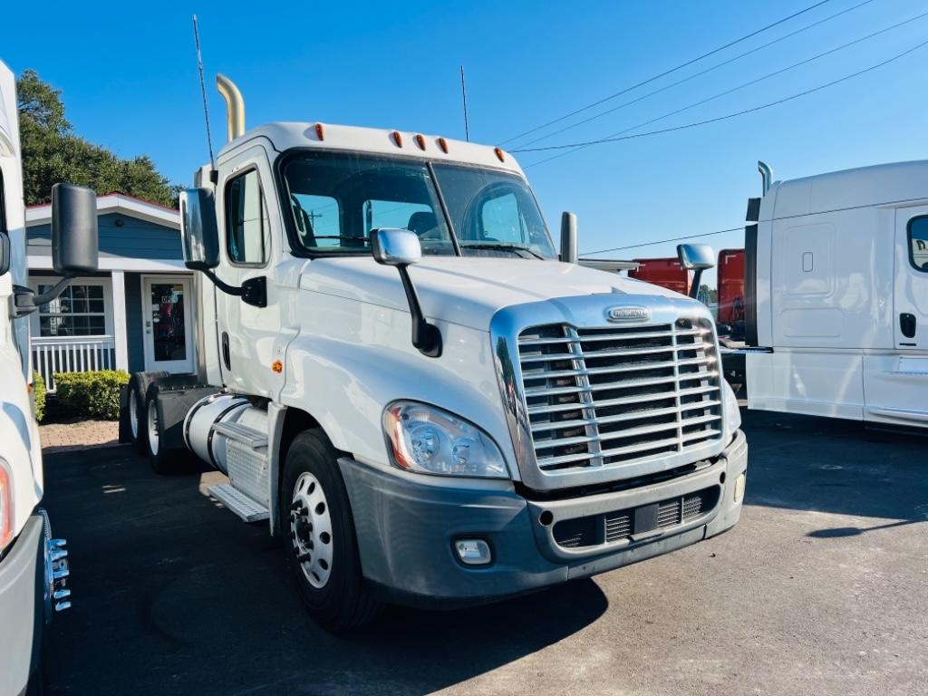 2016 Freightliner Cascadia DayCab  images