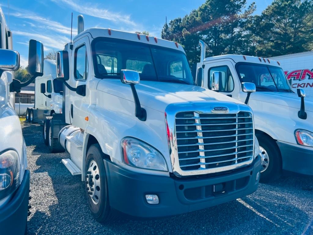 2016 Freightliner Cascadia DayCab  images