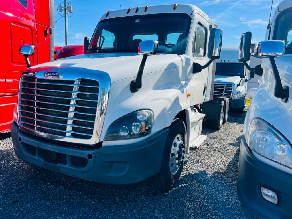 2018 Freightliner Cascadia DayCab  photo