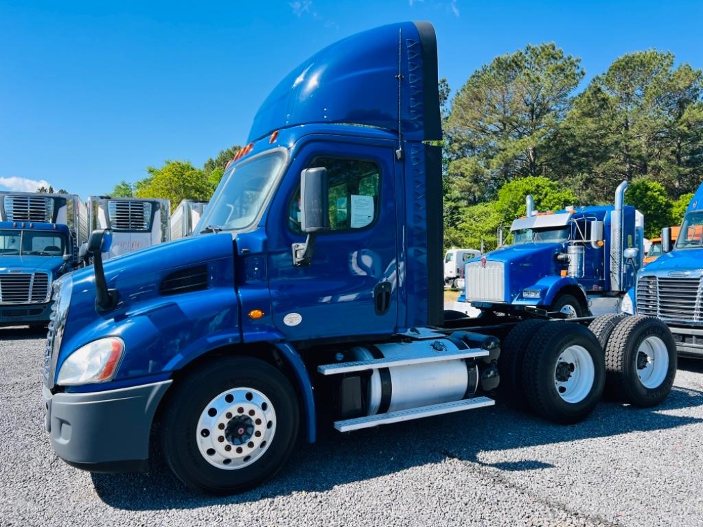 2017 Freightliner CASCADIA 113 DAY CAB 