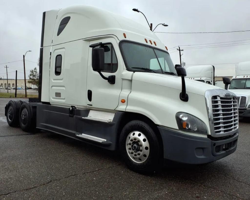 2020 Freightliner Cascadia - $37,995