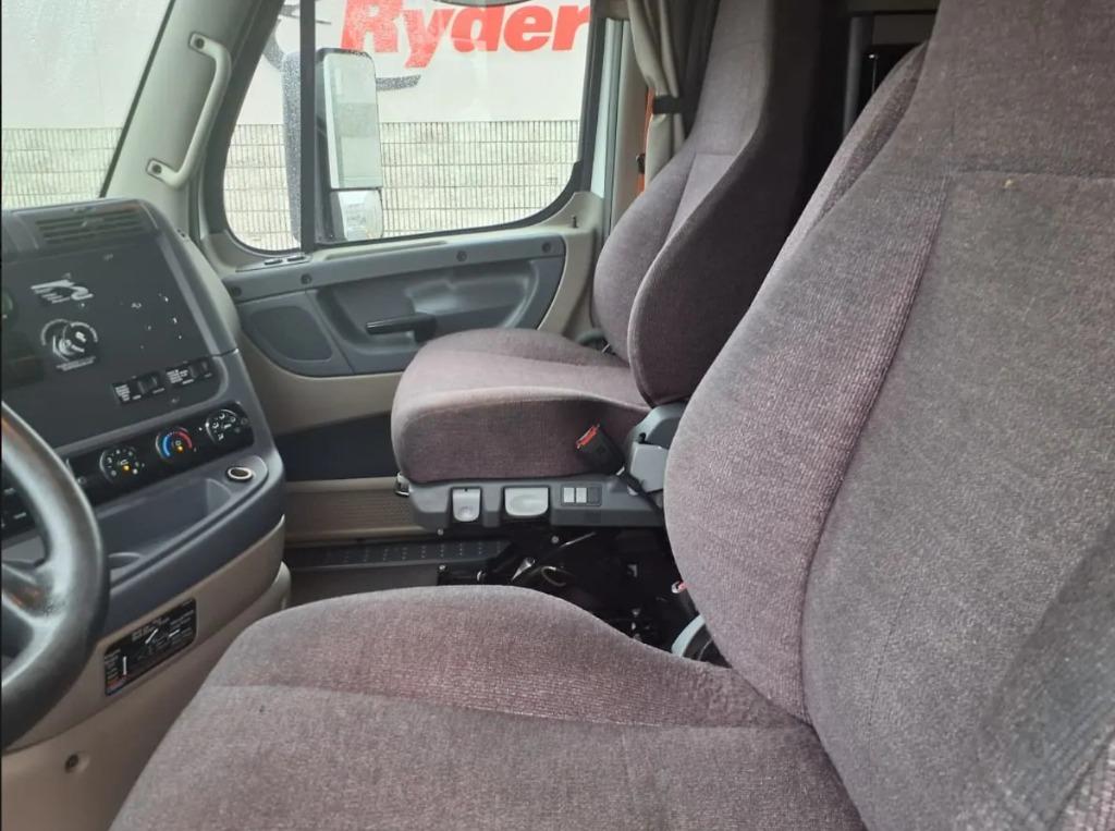 2020 Freightliner Cascadia - $37,995