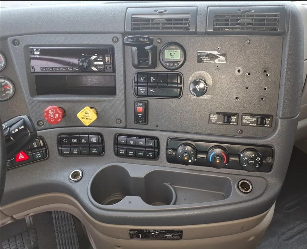 2020 Freightliner Cascadia - $37,995