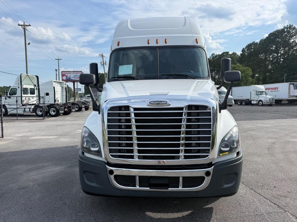2019 Freightliner Cascadia - $36,995