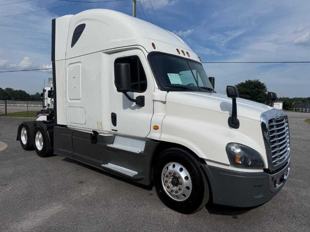 2019 Freightliner Cascadia - $36,995