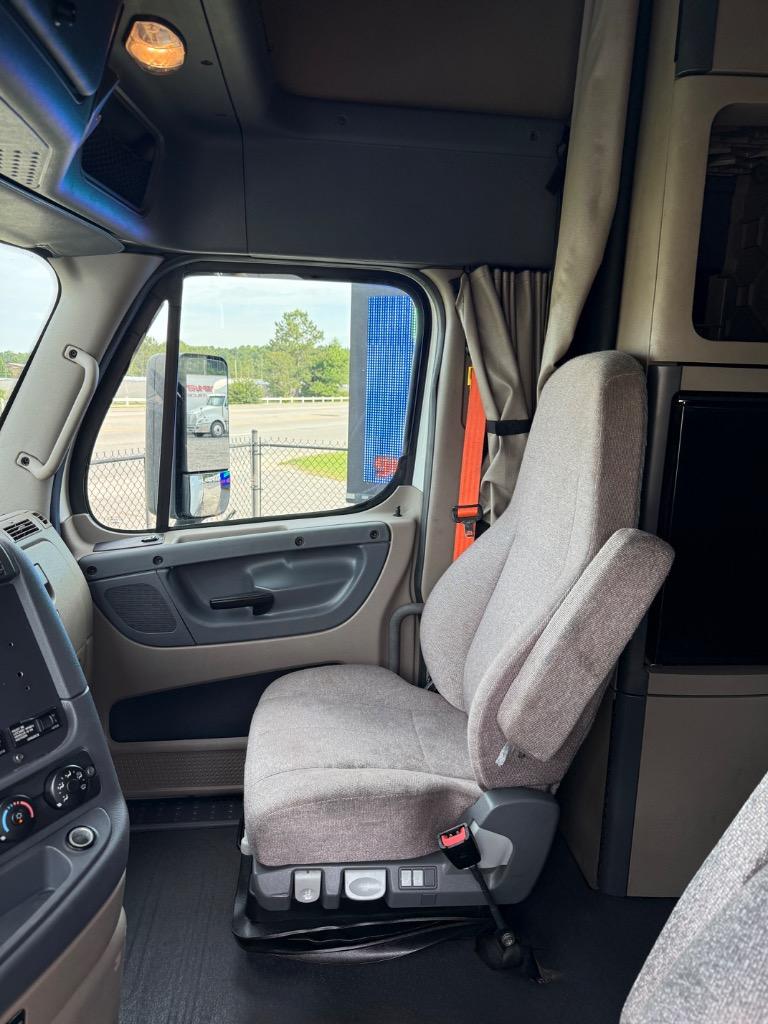 2019 Freightliner Cascadia - $36,995