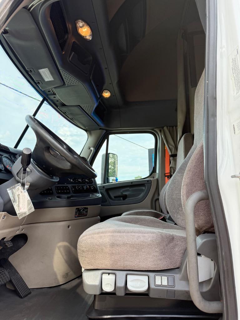 2019 Freightliner Cascadia - $36,995