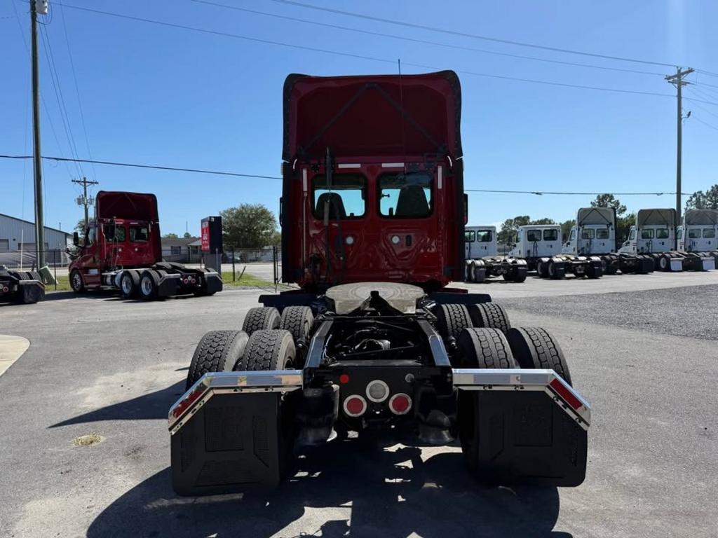2022 Freightliner Cascadia - $34,995