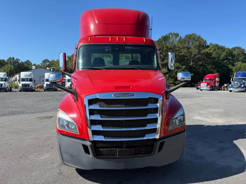 2022 Freightliner Cascadia - $34,995