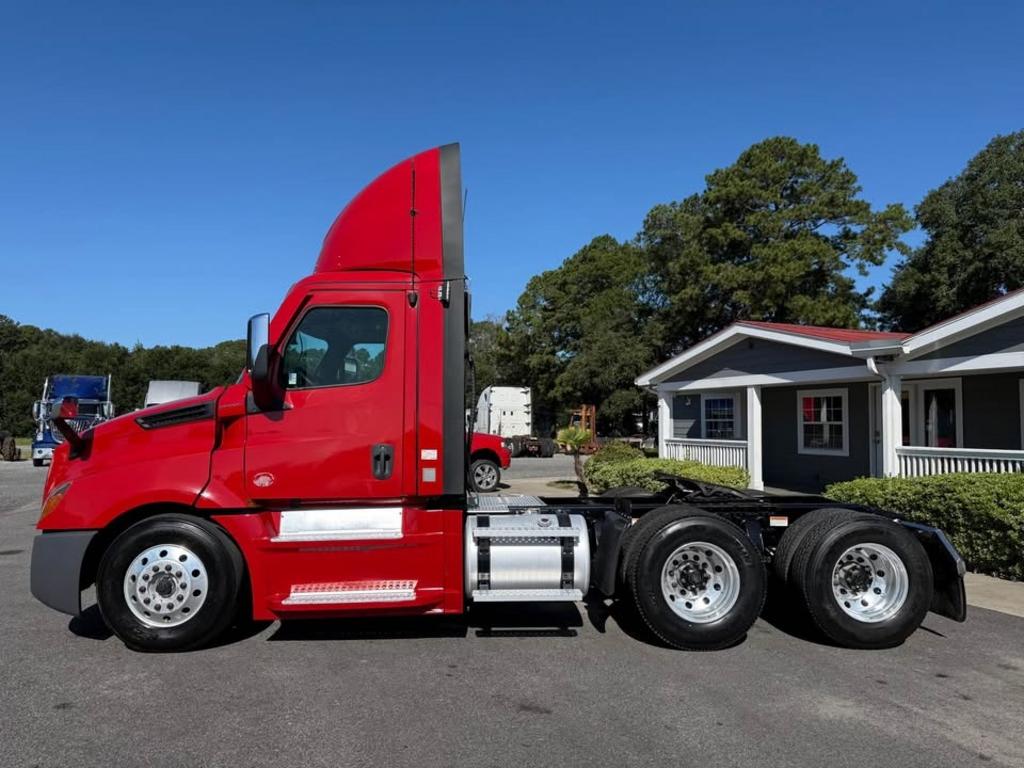 2022 Freightliner Cascadia - $34,995