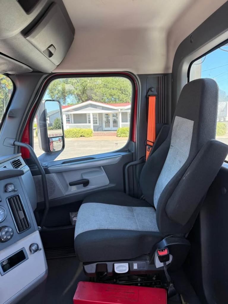 2022 Freightliner Cascadia - $34,995