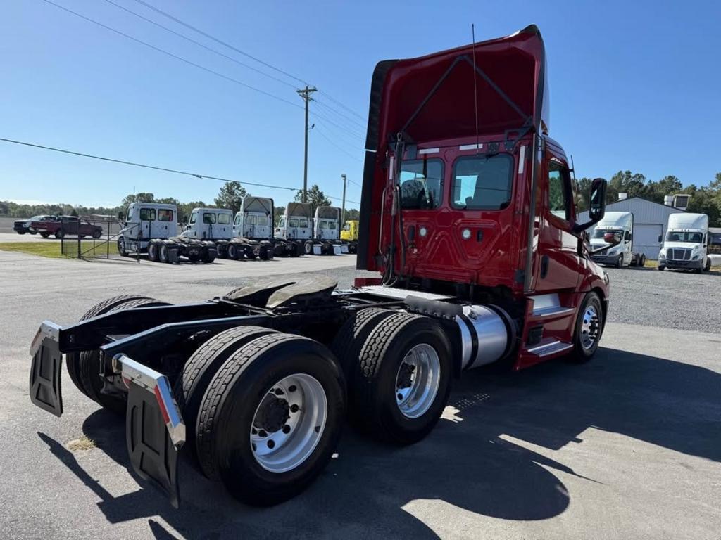 2022 Freightliner Cascadia - $34,995