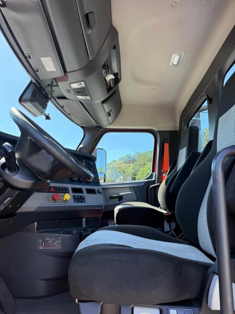 2022 Freightliner Cascadia - $34,995