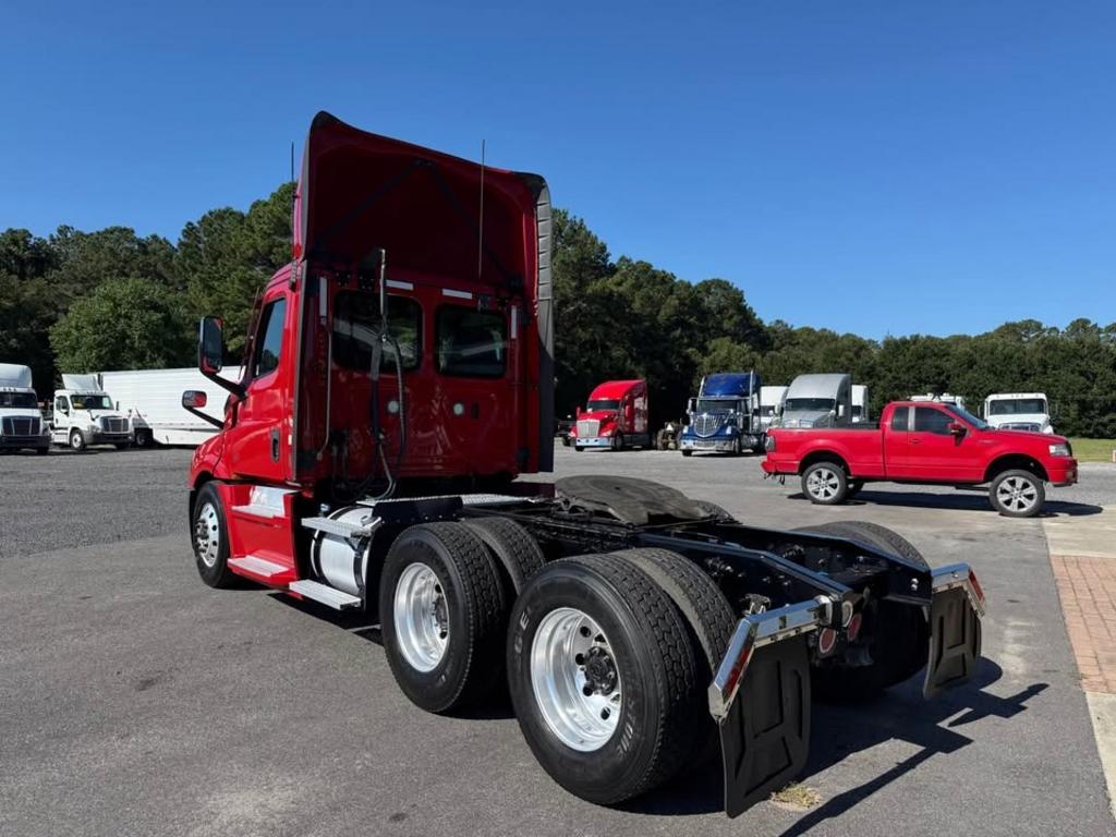 2022 Freightliner Cascadia - $34,995