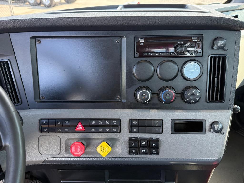 2022 Freightliner Cascadia - $34,995