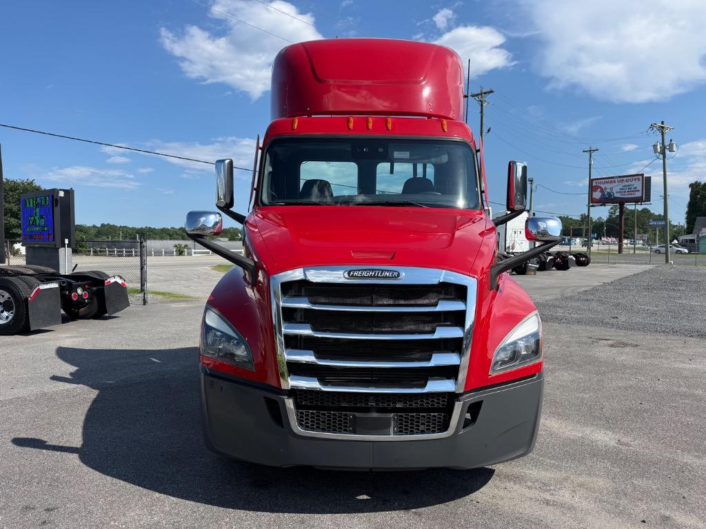 2022 Freightliner Cascadia - $34,995