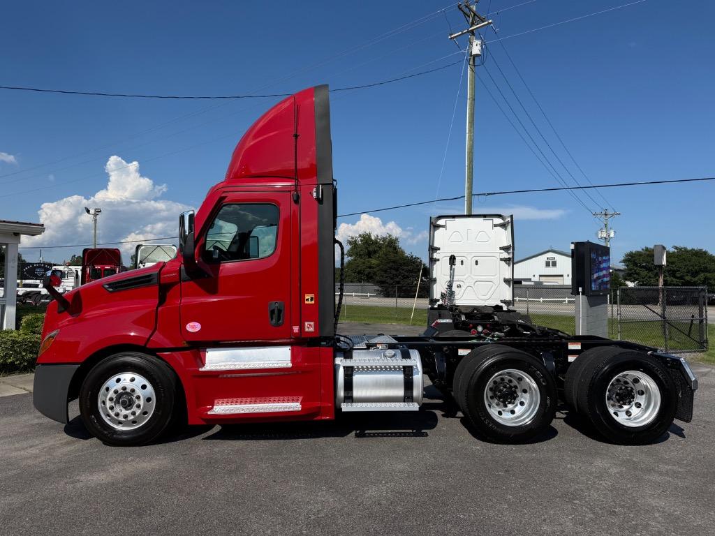 2022 Freightliner Cascadia - $34,995