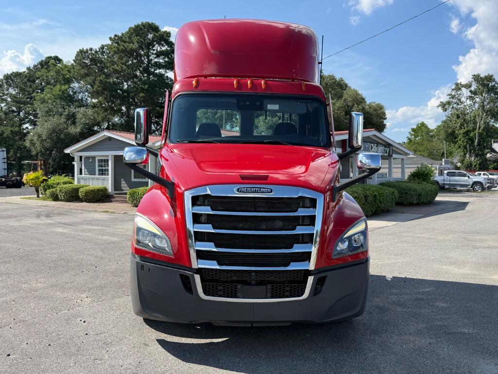 2022 Freightliner Cascadia - $34,995