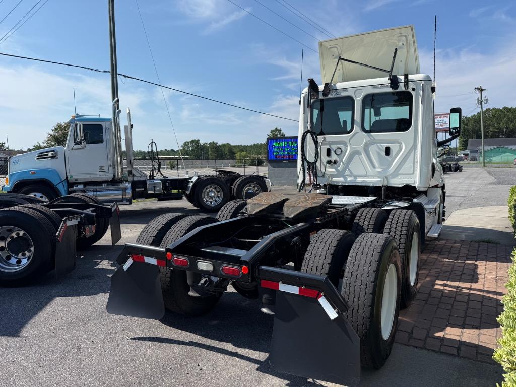 2019 Freightliner Cascadia - $30,995