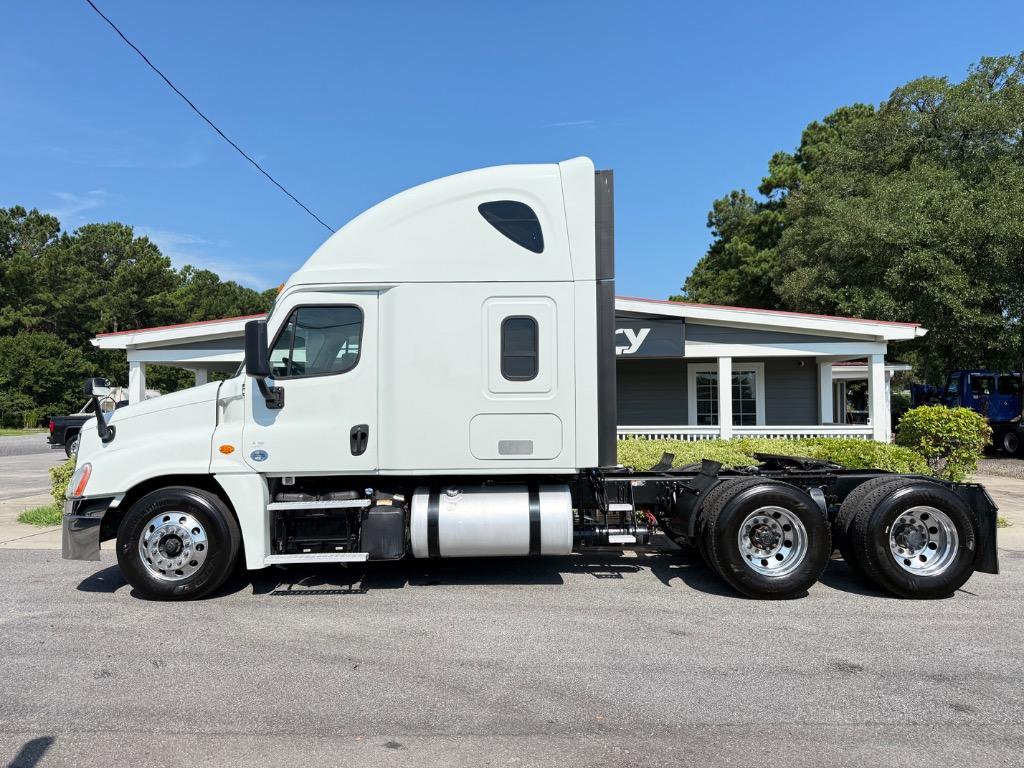 2019 Freightliner Cascadia - $36,995