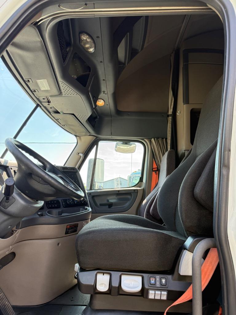2019 Freightliner Cascadia - $36,995