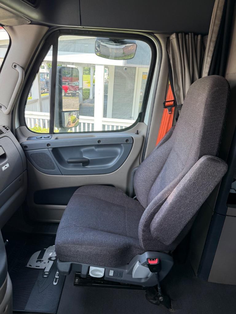 2019 Freightliner Cascadia - $36,995