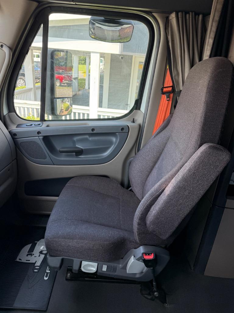 2019 Freightliner Cascadia - $36,995