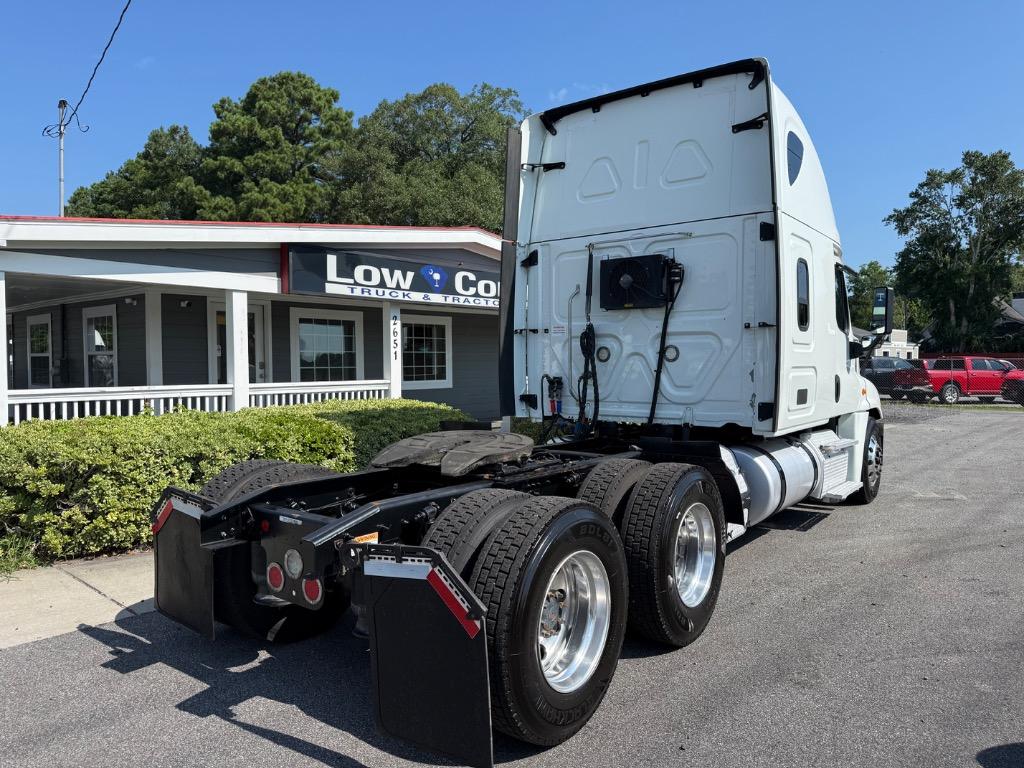 2019 Freightliner Cascadia - $36,995