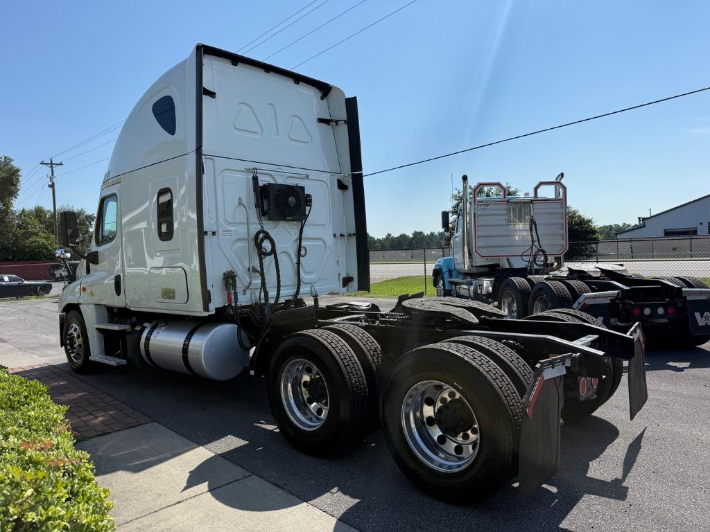 2019 Freightliner Cascadia - $36,995