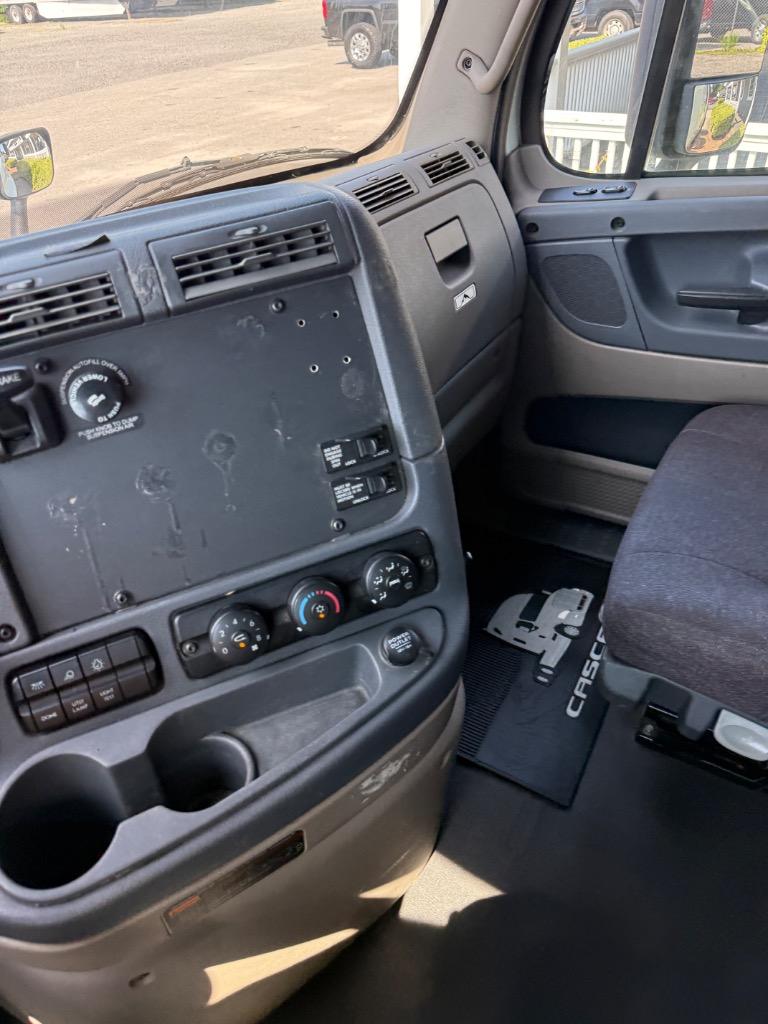 2019 Freightliner Cascadia - $36,995