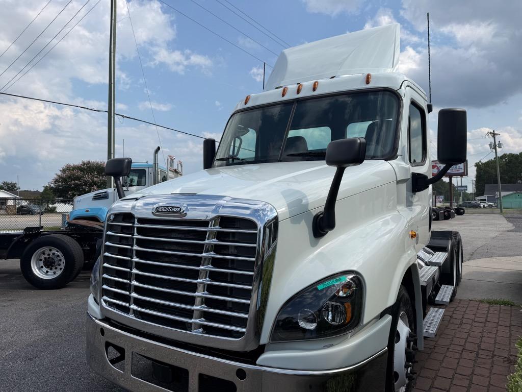 2018 Freightliner Cascadia - $28,995