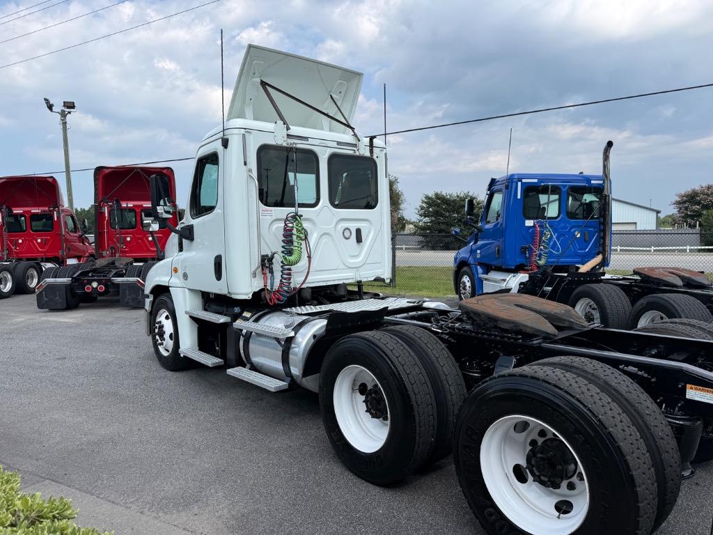 2018 Freightliner Cascadia - $28,995