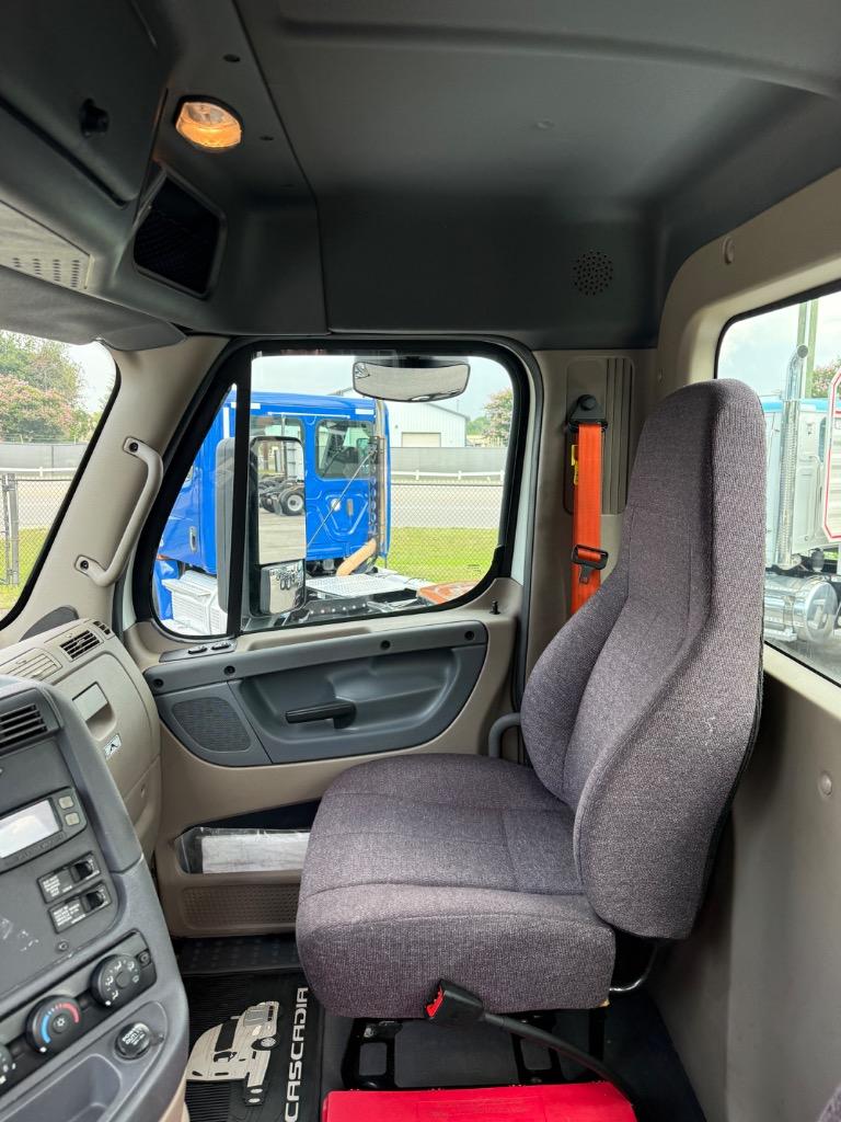 2018 Freightliner Cascadia - $28,995