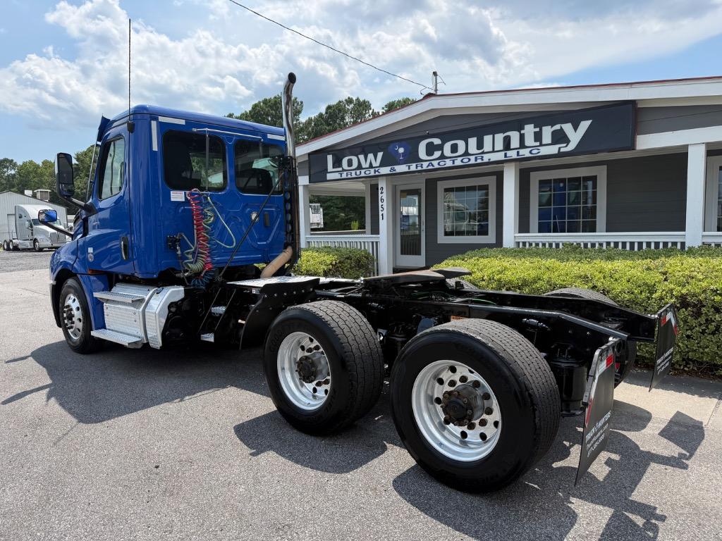 2021 Freightliner Cascadia - $30,995