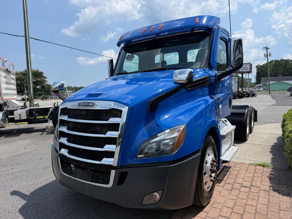 2021 Freightliner Cascadia - $30,995