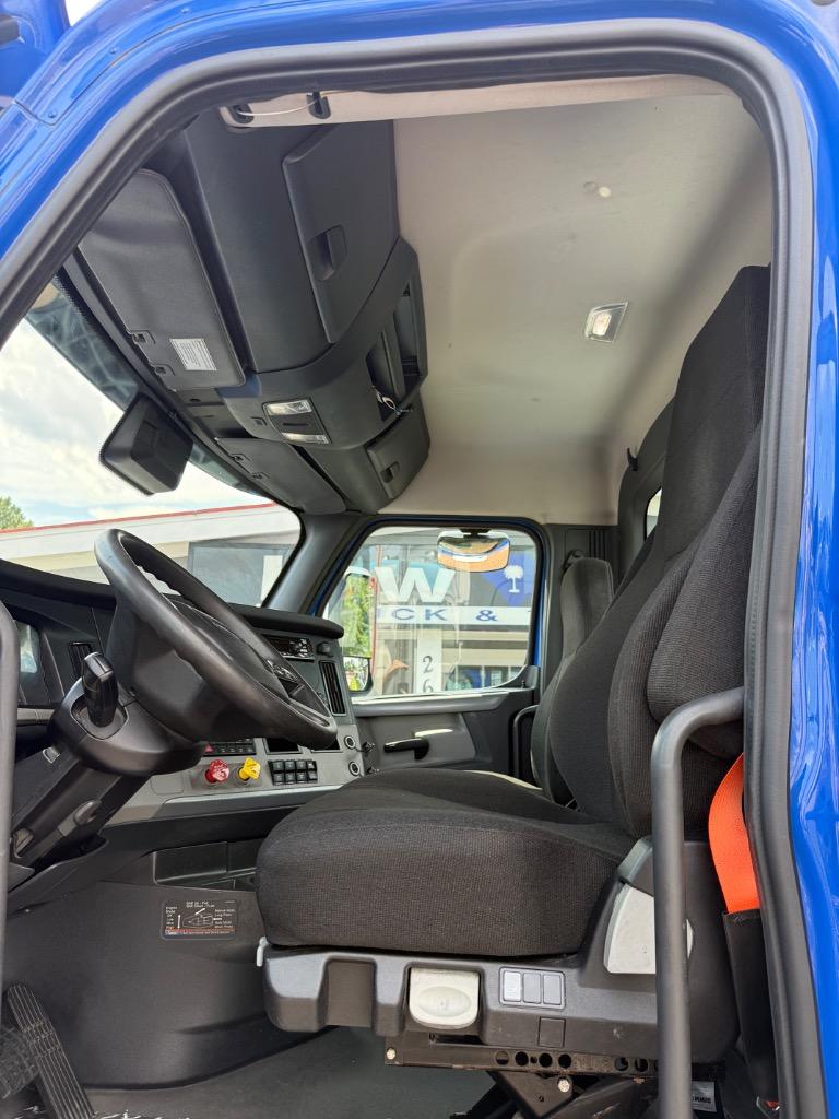 2021 Freightliner Cascadia - $30,995