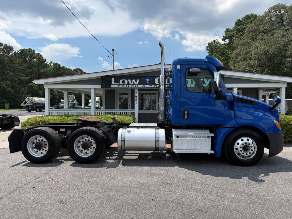 2021 Freightliner Cascadia - $30,995