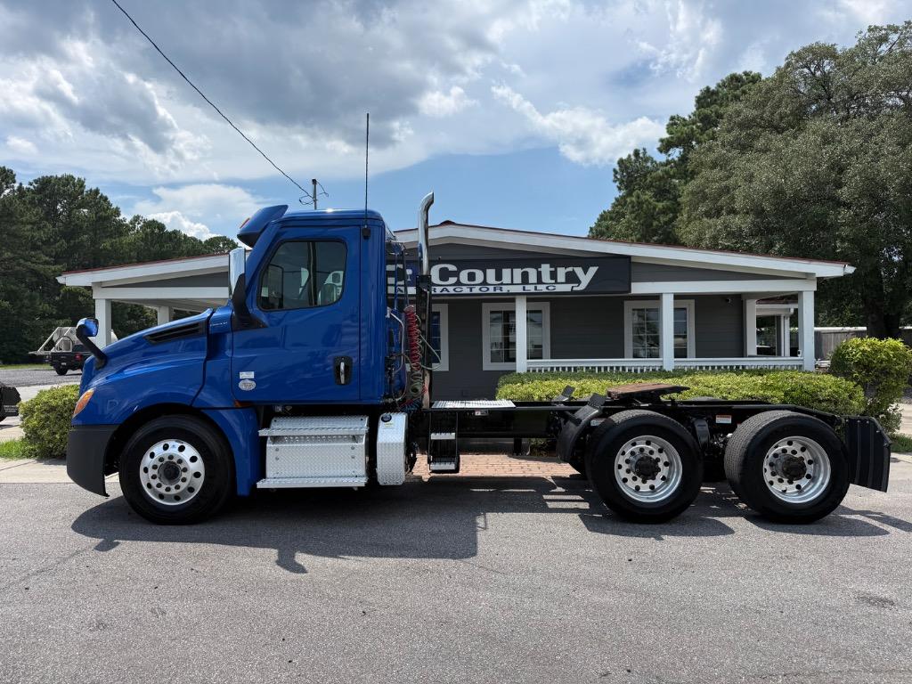 2021 Freightliner Cascadia - $30,995