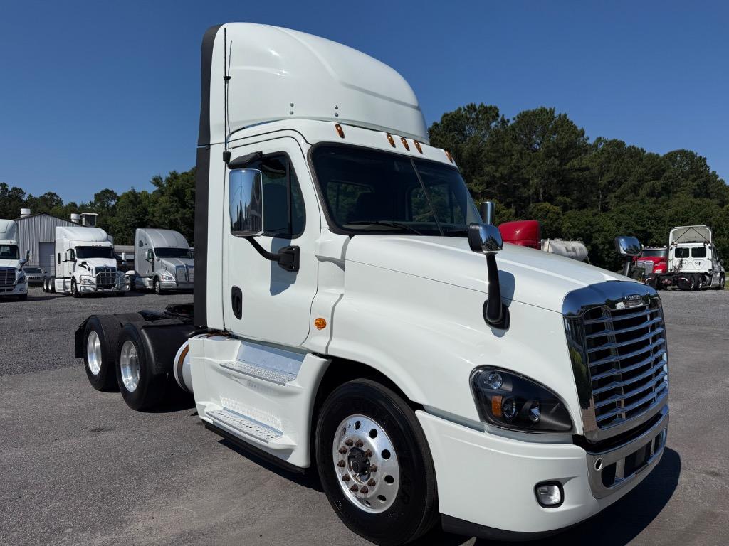 2019 Freightliner Cascadia - $29,995