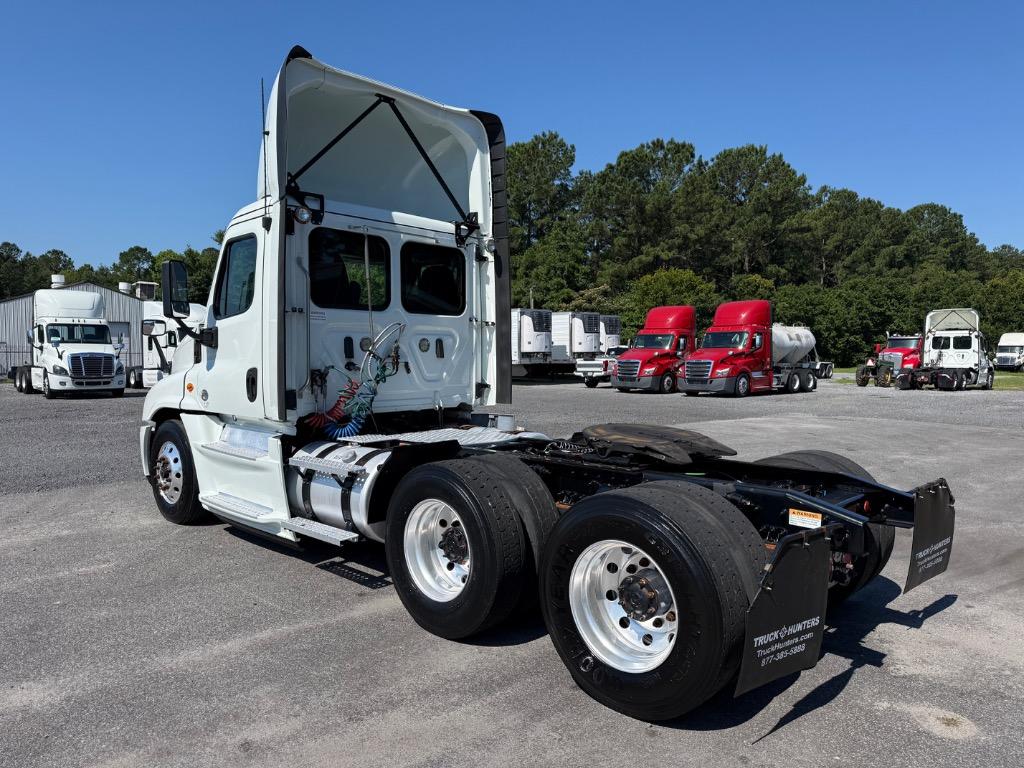 2019 Freightliner Cascadia - $29,995