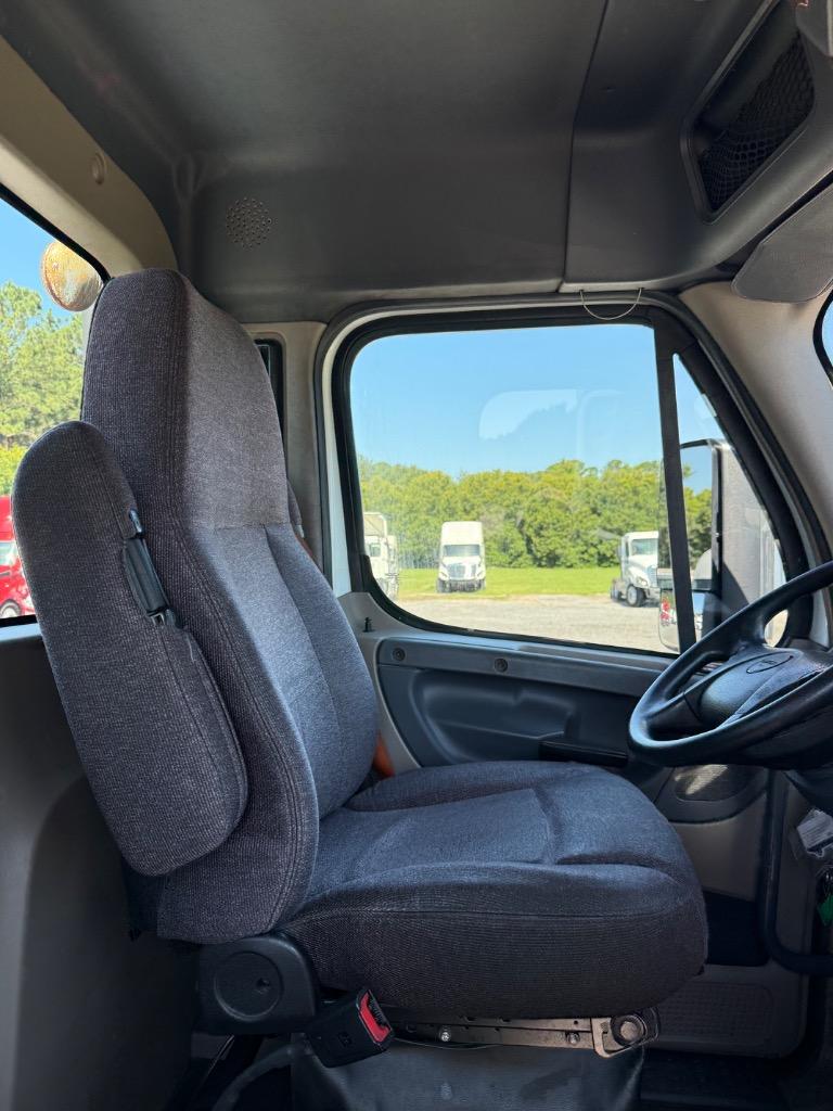 2019 Freightliner Cascadia - $29,995