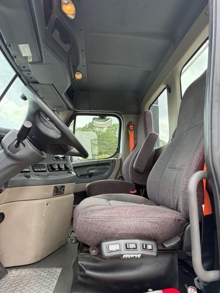 2019 Freightliner Cascadia - $29,995