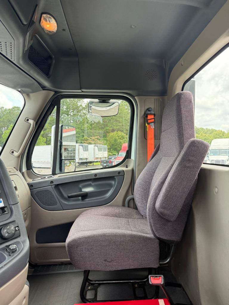 2019 Freightliner Cascadia - $29,995