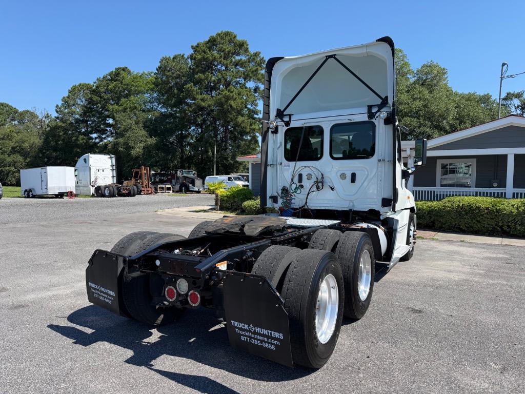 2019 Freightliner Cascadia - $29,995